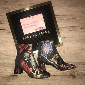 NWT Zara Floral Brocade Block Heel Booties, Size 6